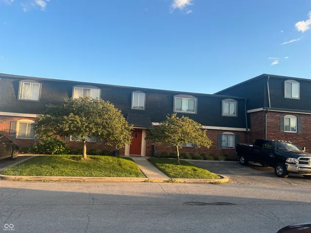 $1,350 | 311 Elmead Court, Unit 2015, Greenwood, IN 46142