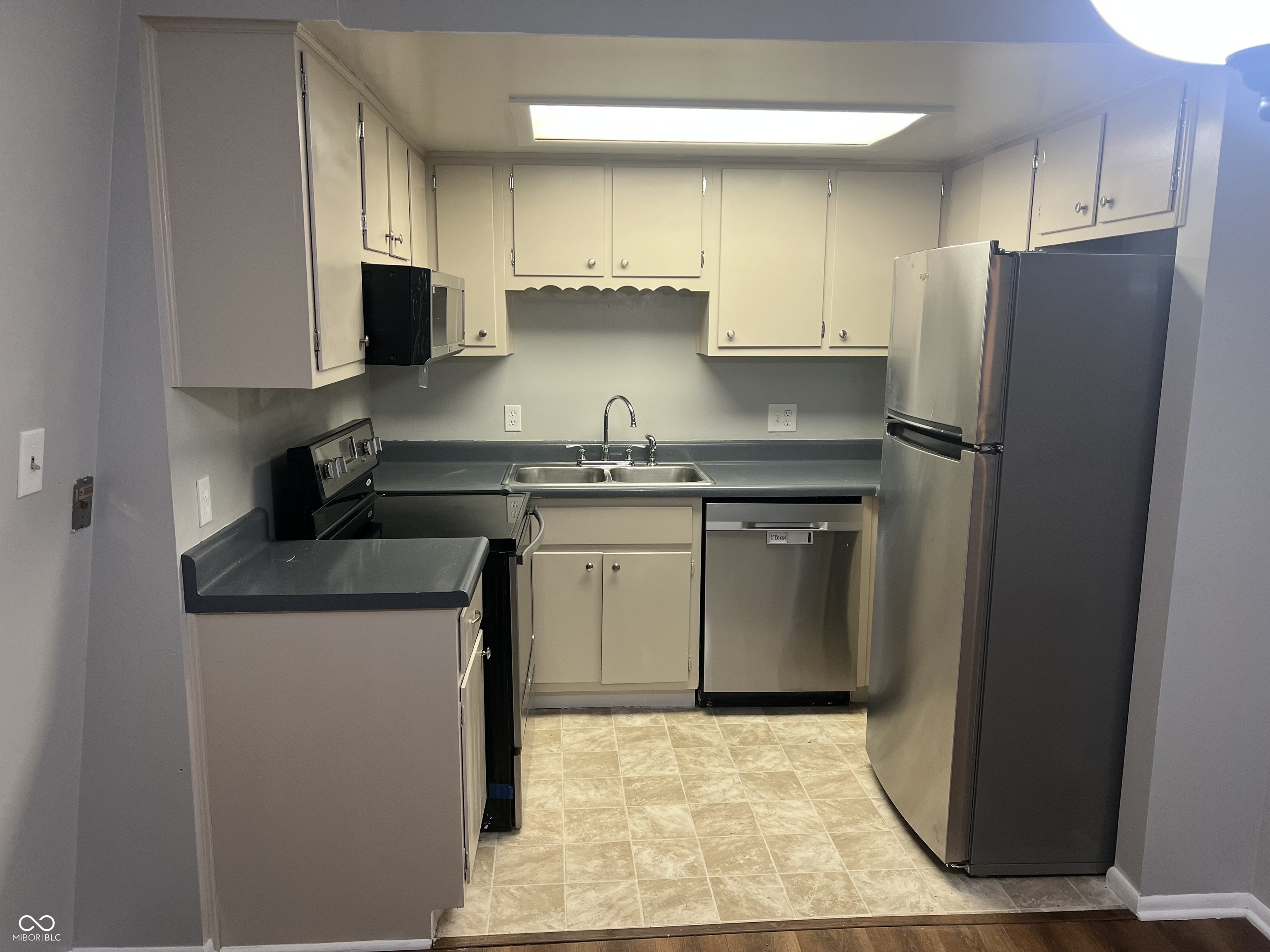 311 Elmead Court, Unit 2015 Greenwood, IN 46142 - Photo 2 of 11