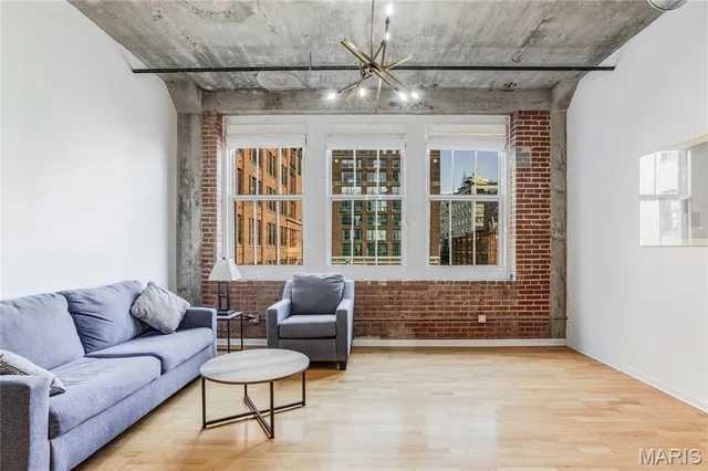 $132,000 | 1511 Locust Street, Unit 302, St. Louis, MO 63103