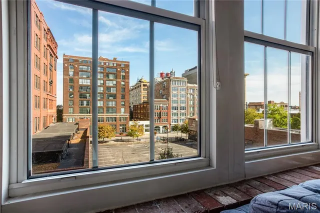 $132,000 | 1511 Locust Street, Unit 302, St. Louis, MO 63103