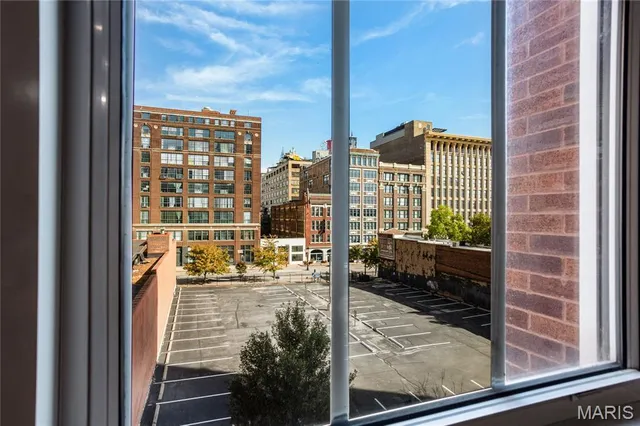 $132,000 | 1511 Locust Street, Unit 302, St. Louis, MO 63103