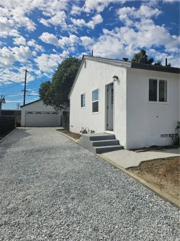 a view of a house with a backyard