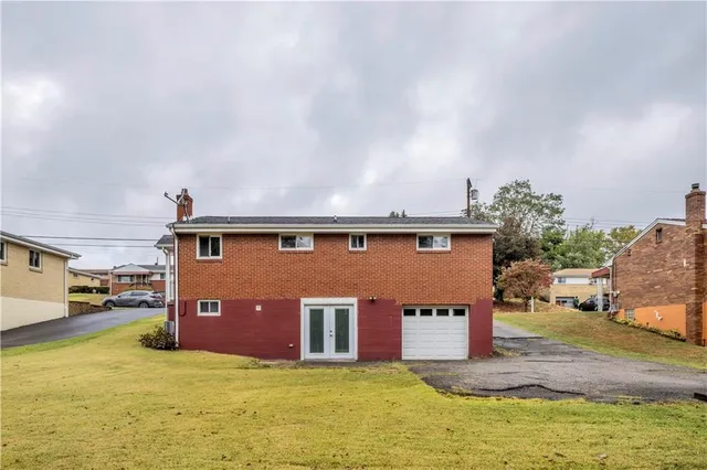 $219,900 | 179 William Circle, McKees Rocks, PA 15136