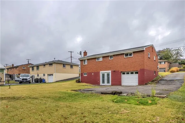 $219,900 | 179 William Circle, McKees Rocks, PA 15136