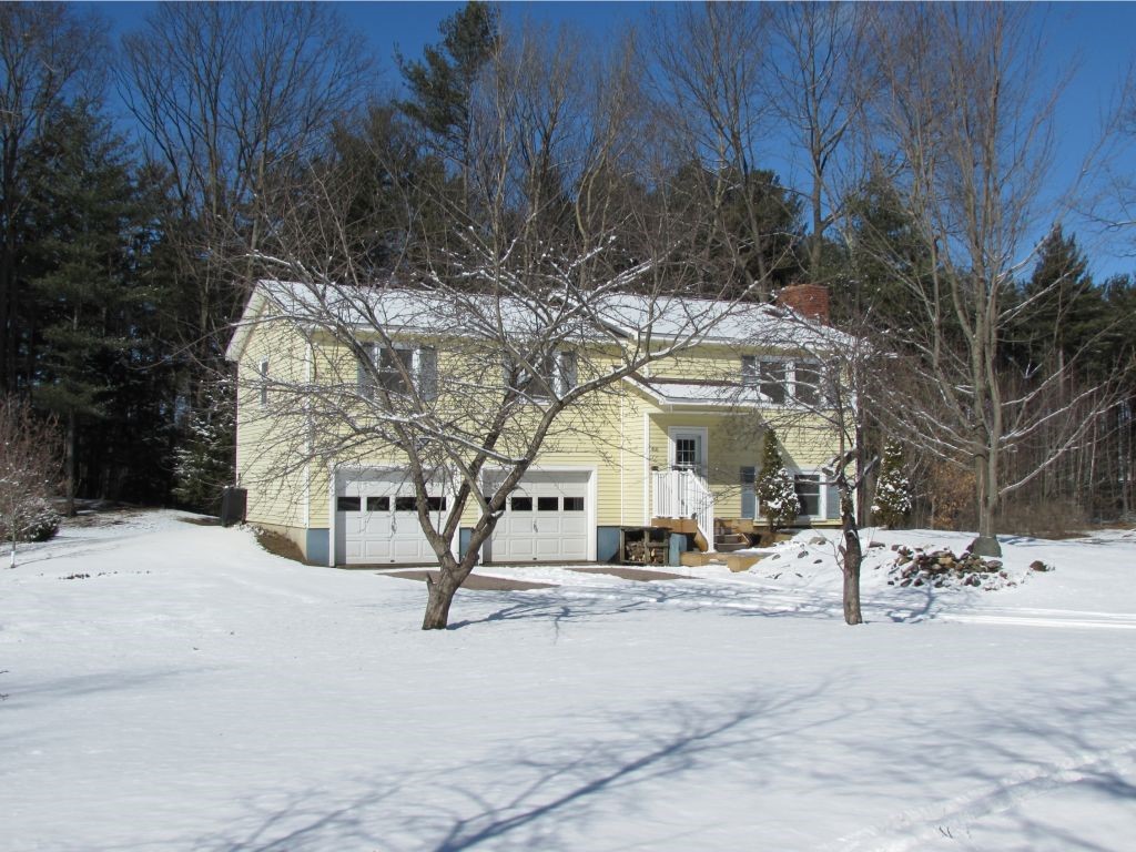 406 North Brownell Road Williston, VT 05495 - Photo 1 of 11