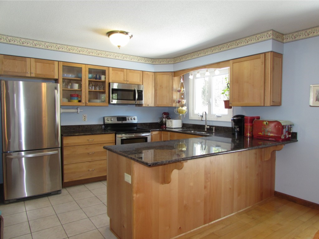 406 North Brownell Road Williston, VT 05495 - Photo 2 of 11