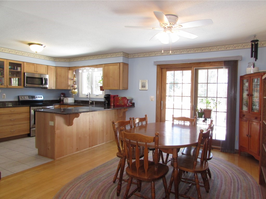 406 North Brownell Road Williston, VT 05495 - Photo 3 of 11
