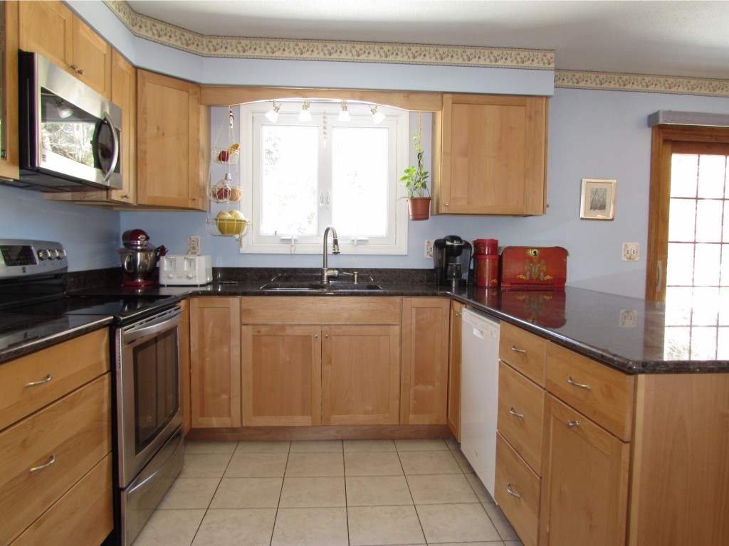 406 North Brownell Road Williston, VT 05495 - Photo 4 of 11