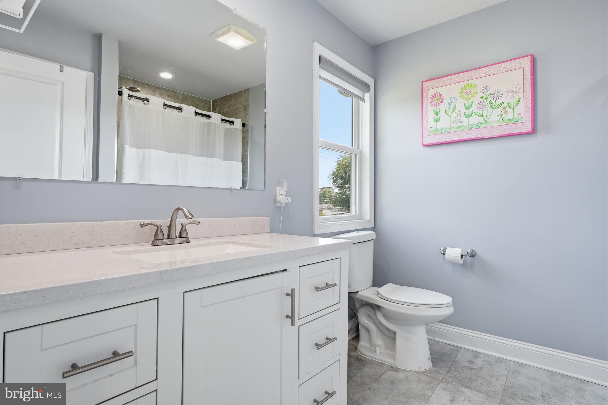24 Idolstone Road Levittown, PA 19057 - Photo 21 of 44 2nd fl full bath