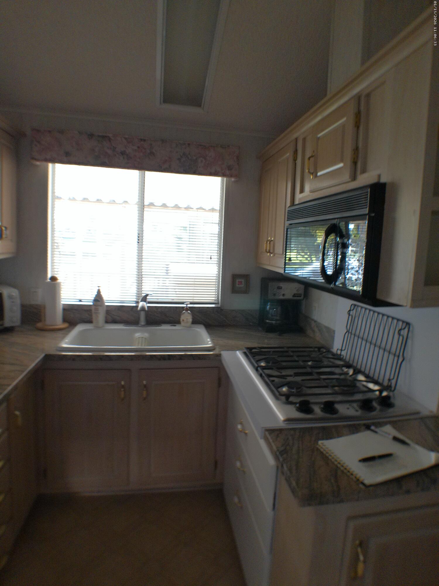 84136 Ave 44, Unit 337 Indio, CA 92203 - Photo 19 of 31 a kitchen that has a sink and a stove