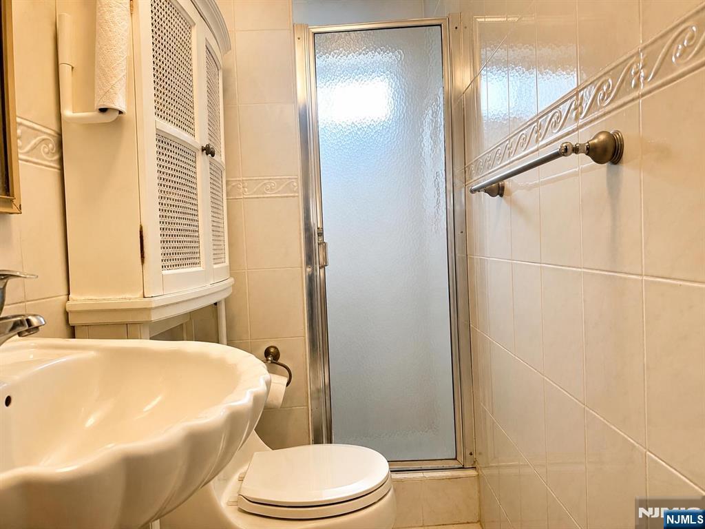 372 West Main Street Bergenfield, NJ 07621 - Photo 19 of 28