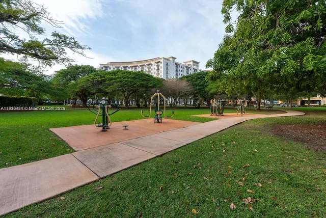 $1,975 | 6580 Santona Street, Unit A32, Coral Gables, FL 33146