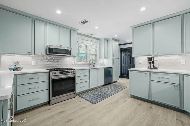 $419,900 | 2604 Evergreen Lane, Biloxi, MS 39531