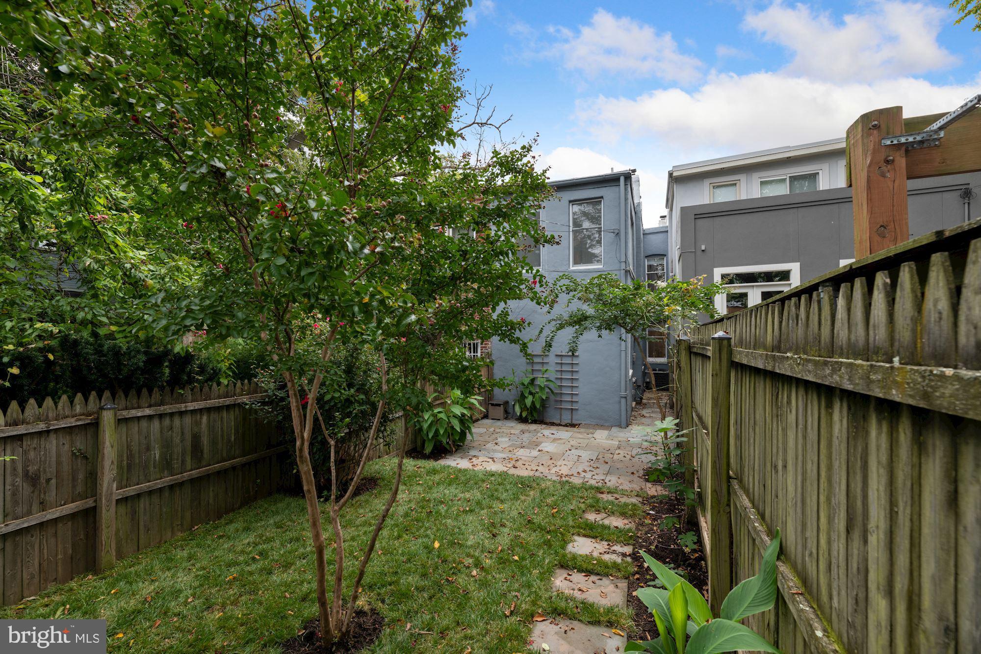 17 15th Street Southeast Washington, DC 20003 - Photo 15 of 17