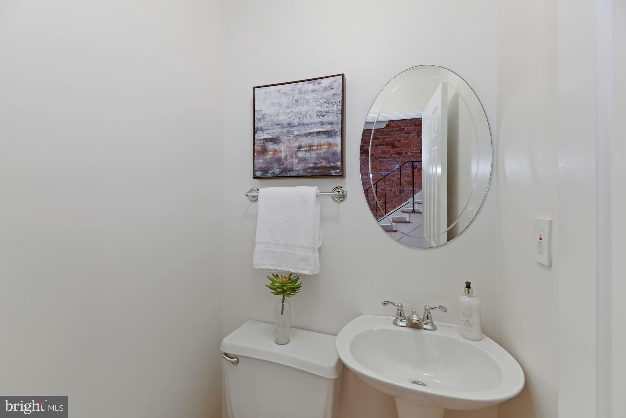 17 15th Street Southeast Washington, DC 20003 - Photo 8 of 17