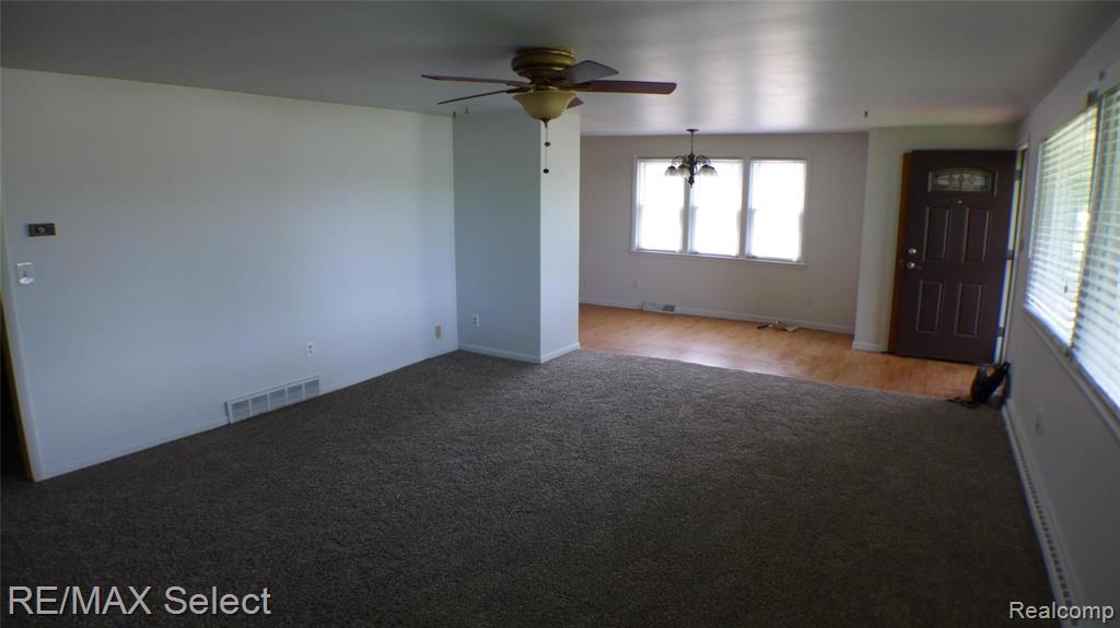 2290 Center Road Burton, MI 48509 - Photo 4 of 17
