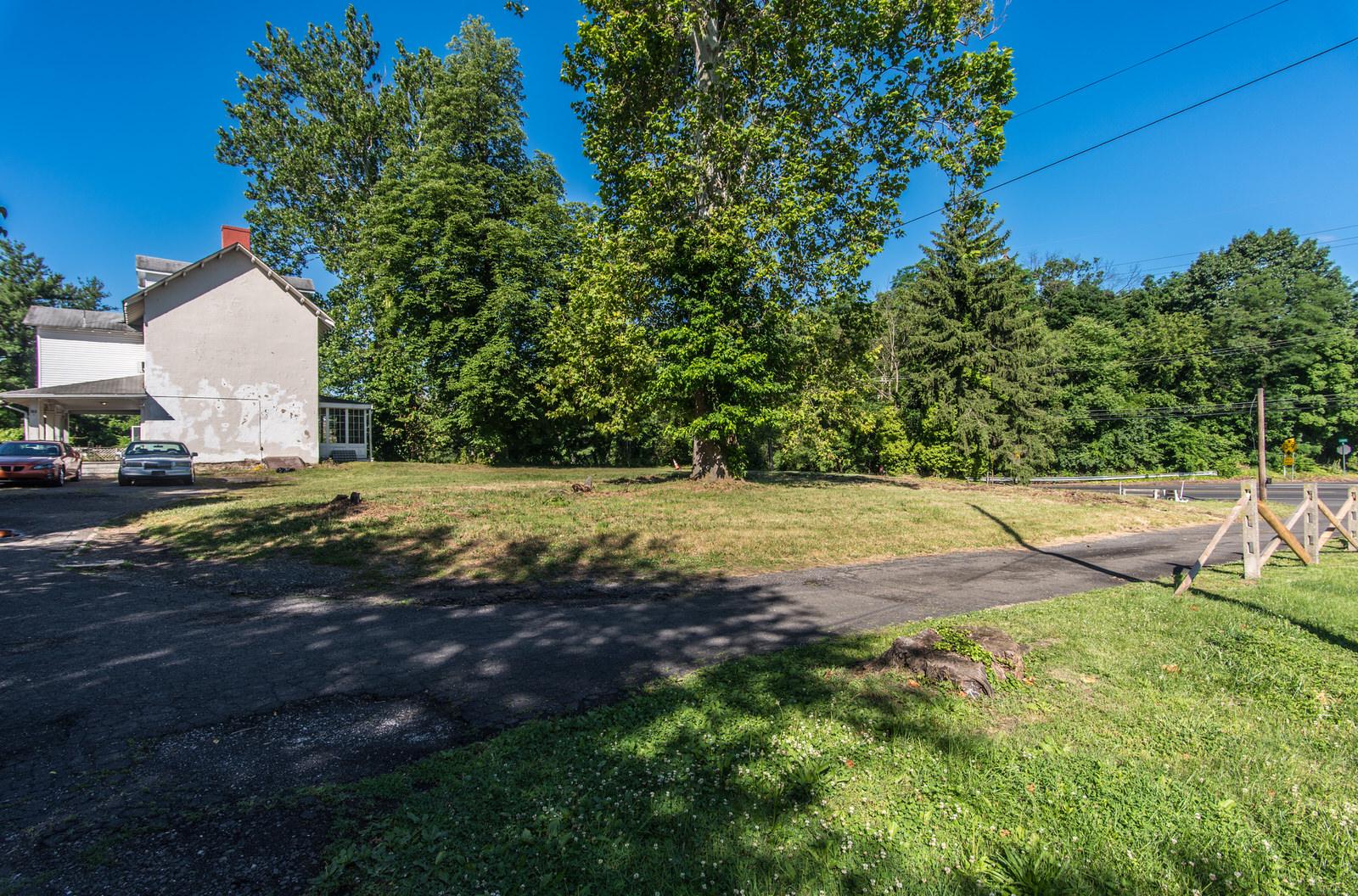 169 State Rd. Bensalem, PA 19020 - Photo 6 of 99 front driveway
