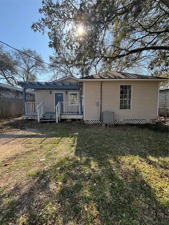 $1,649 | 4106 Darby Street, Bacliff, TX 77518
