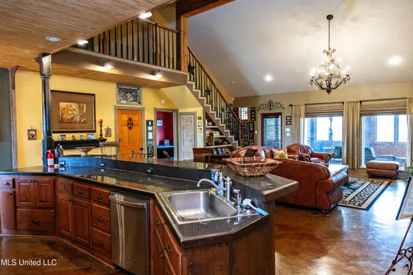 $995,000 | 319 Osceola Road, St. Joseph, LA 71366