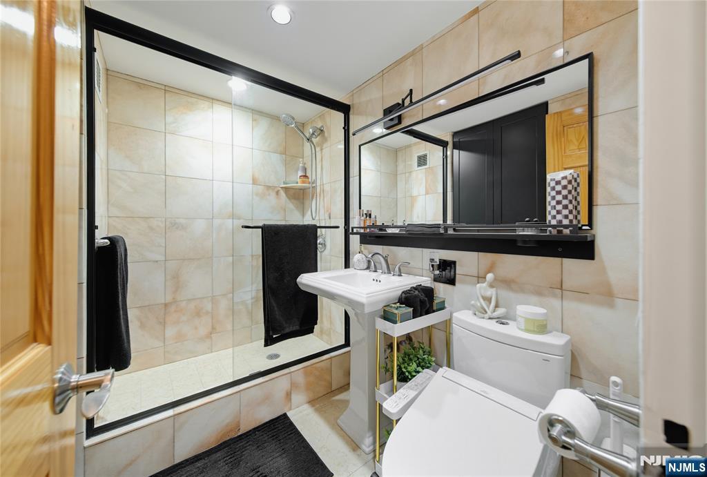 1203 River Road, Unit 1G Edgewater, NJ 07020 - Photo 15 of 22 Gallery Image 15