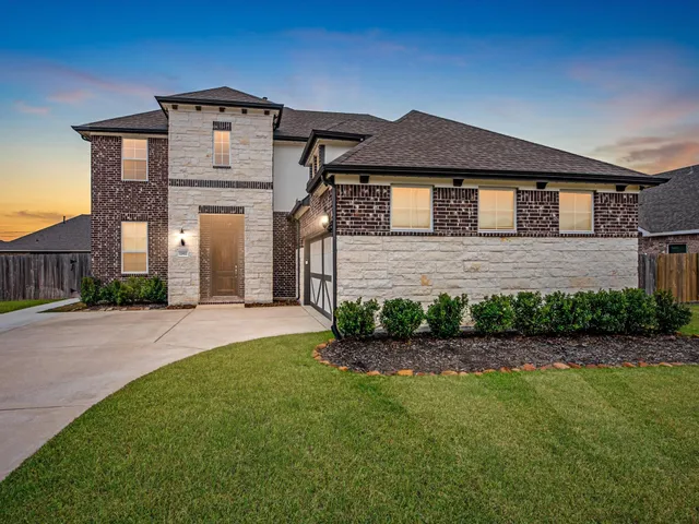 $624,990 | 11811 St Augustine Drive, Mont Belvieu, TX 77535