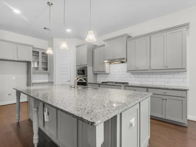 $624,990 | 11811 St Augustine Drive, Mont Belvieu, TX 77535