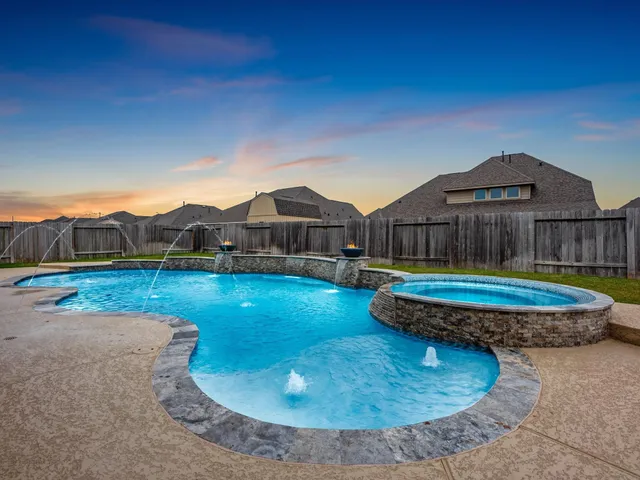 $624,990 | 11811 St Augustine Drive, Mont Belvieu, TX 77535