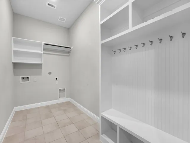 $624,990 | 11811 St Augustine Drive, Mont Belvieu, TX 77535