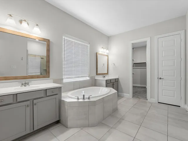 $624,990 | 11811 St Augustine Drive, Mont Belvieu, TX 77535