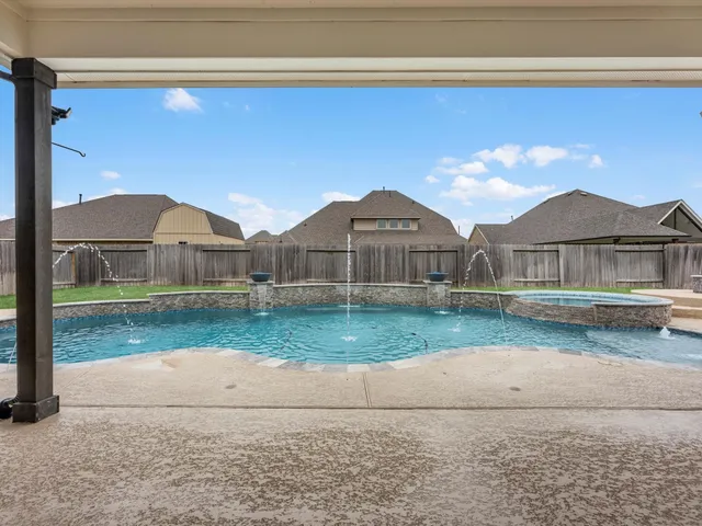 $624,990 | 11811 St Augustine Drive, Mont Belvieu, TX 77535