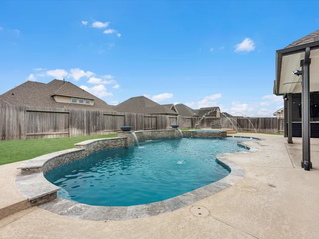 $624,990 | 11811 St Augustine Drive, Mont Belvieu, TX 77535