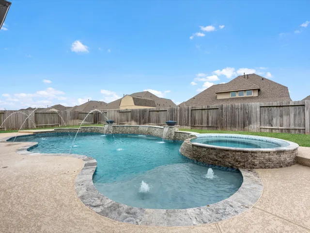 $624,990 | 11811 St Augustine Drive, Mont Belvieu, TX 77535