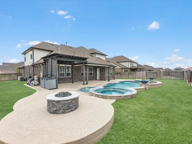 $624,990 | 11811 St Augustine Drive, Mont Belvieu, TX 77535