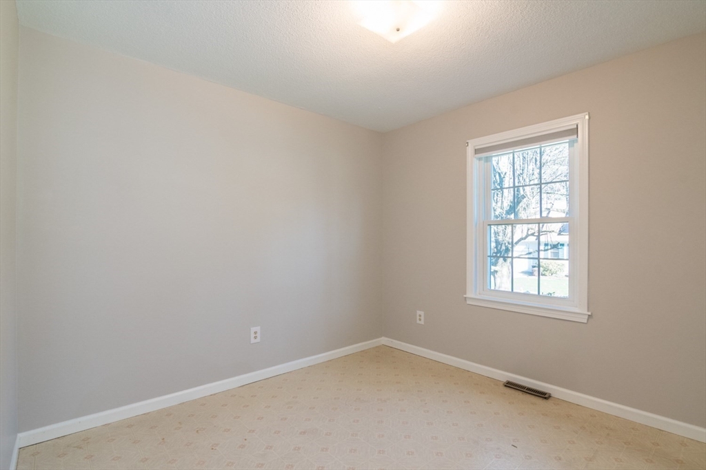 19 Marmon Court Springfield, MA 01129 - Photo 13 of 27