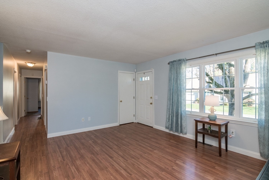 19 Marmon Court Springfield, MA 01129 - Photo 7 of 27