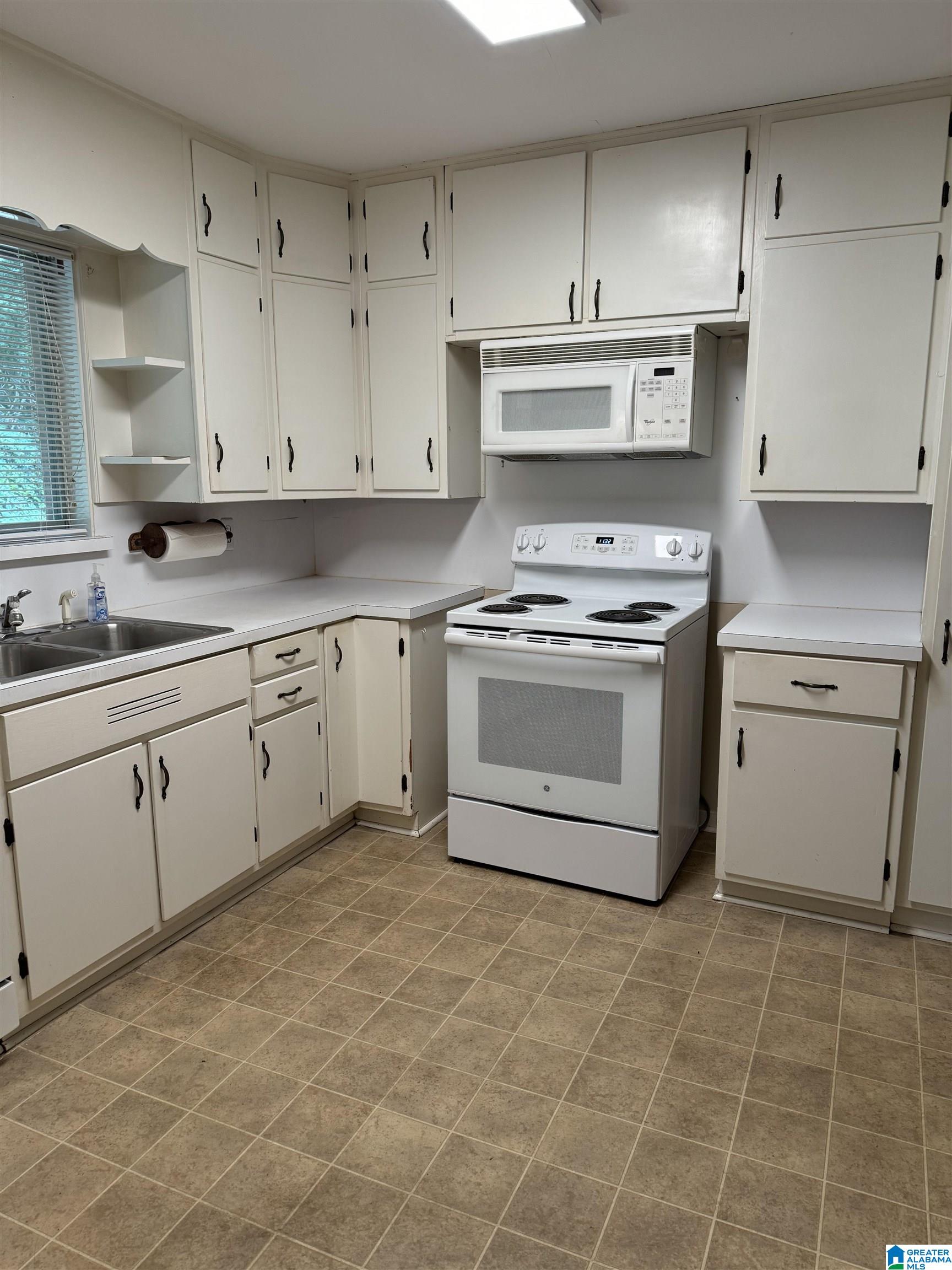 907 Barnisdale Road Birmingham, AL 35235 - Photo 6 of 19