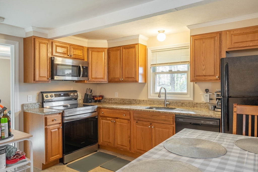 102 Worcester Road Charlton, MA 01507 - Photo 3 of 38 Gallery Image 3