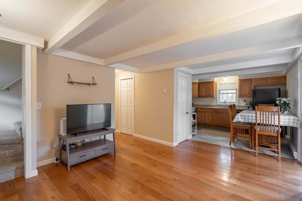 102 Worcester Road Charlton, MA 01507 - Photo 9 of 38 Gallery Image 9