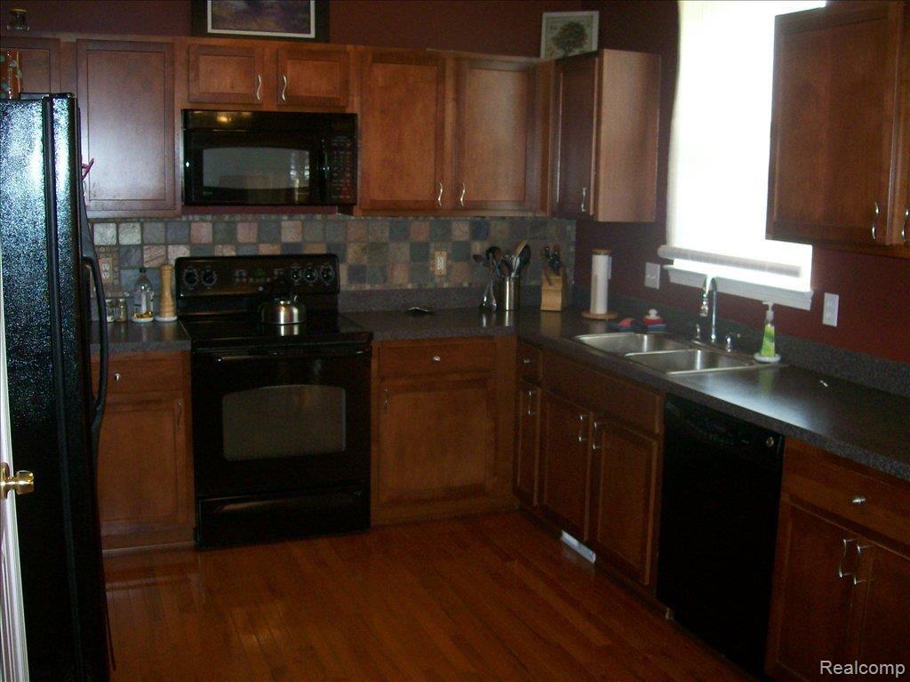 448 Otter Run Road Holly, MI 48442 - Photo 2 of 15 Kitchen