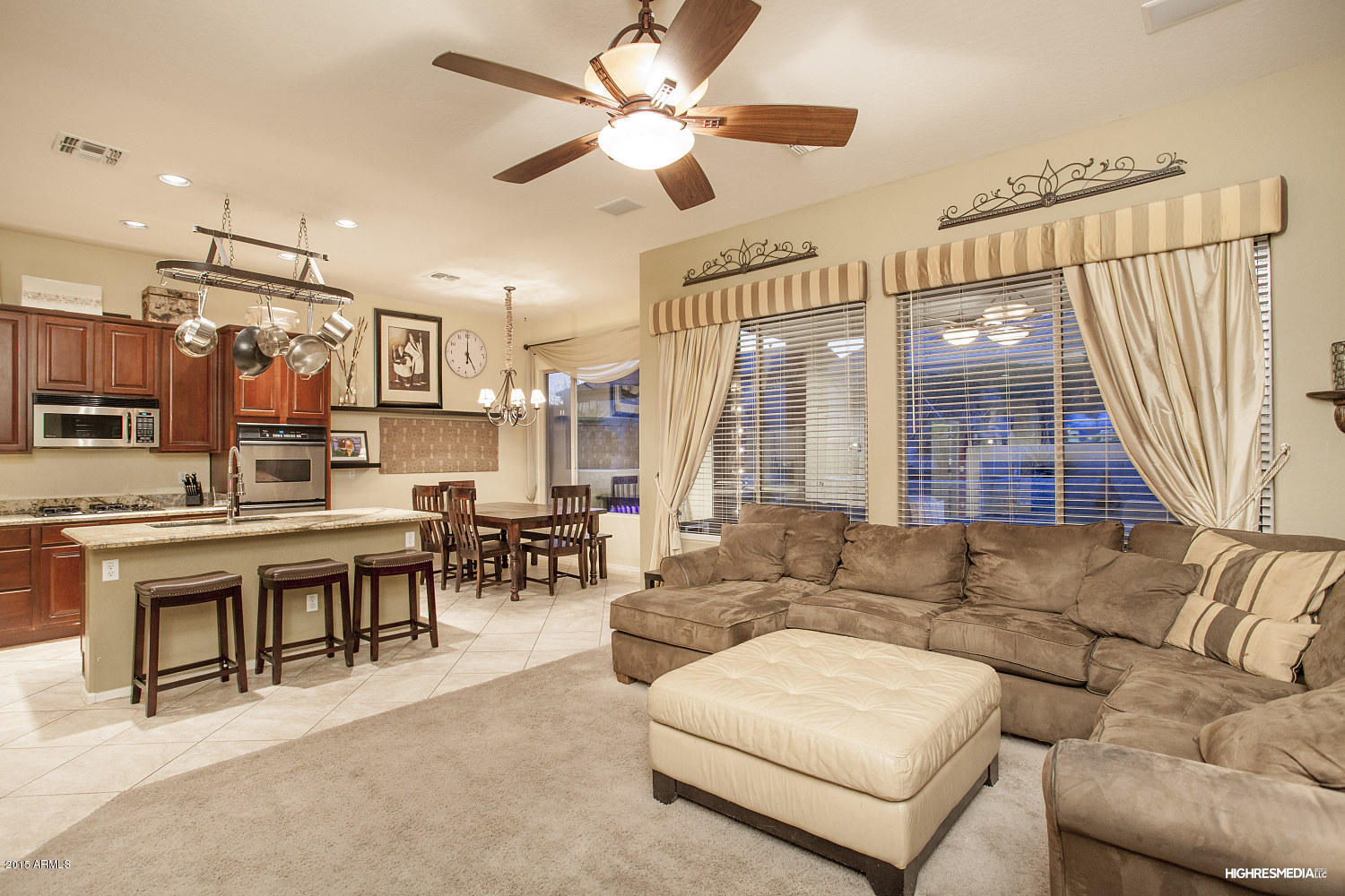 3420 West Montello Road Phoenix, AZ 85086 - Photo 5 of 31 Family Room/Kitchen