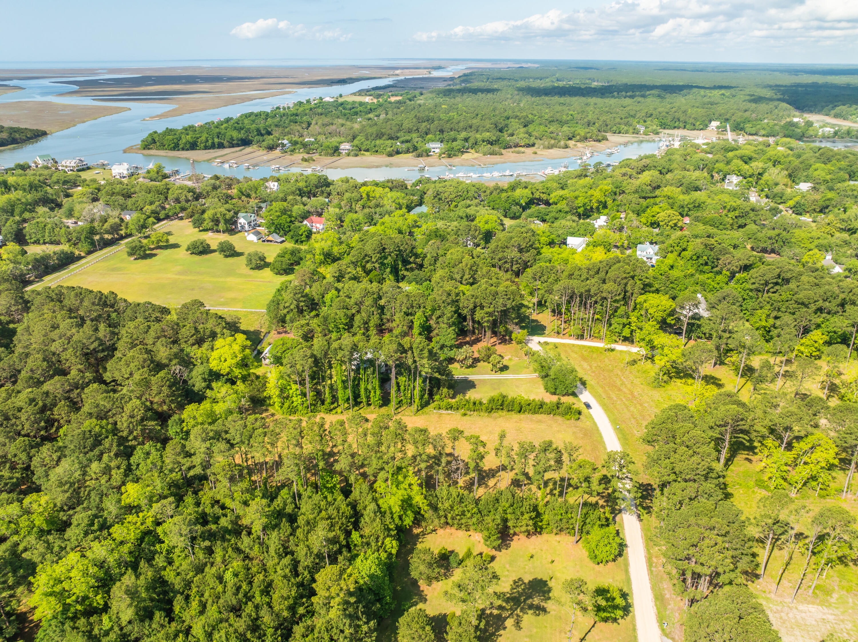 317 McClellan Avenue McClellanville, SC 29458 - Photo 7 of 18 317McClellanAve-KeenEyeMarketing-019