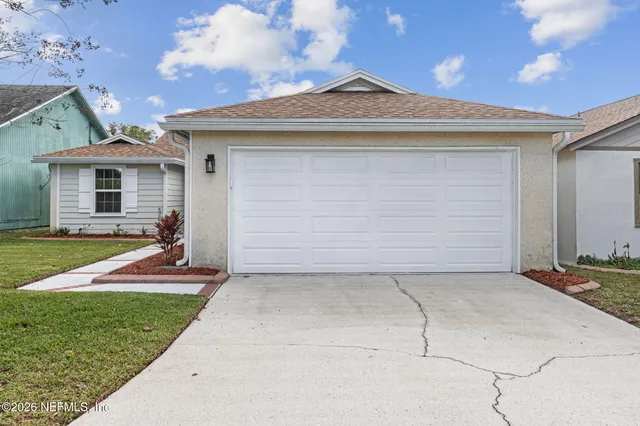 a view of a house with a yard