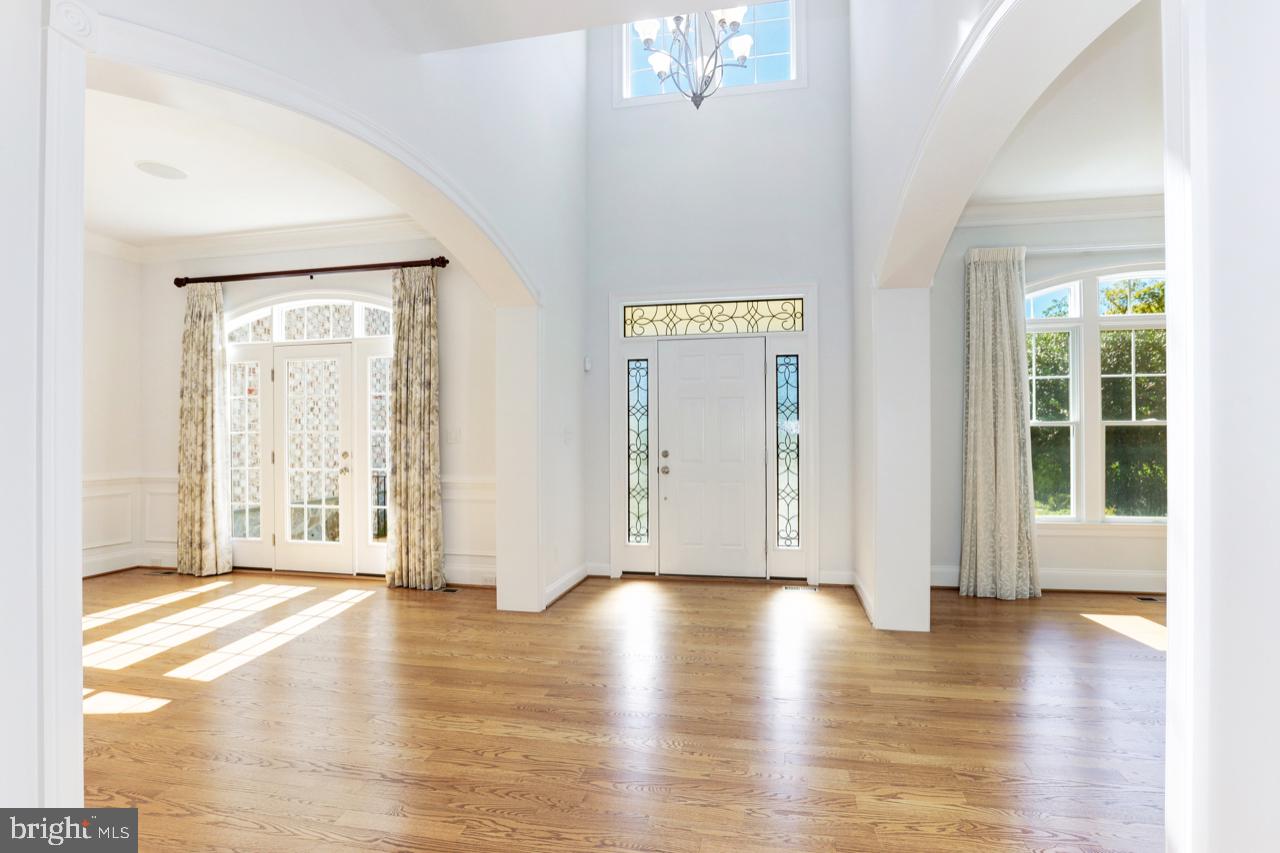 9600 Thistle Ridge Lane Vienna, VA 22182 - Photo 2 of 69 Foyer / Entry