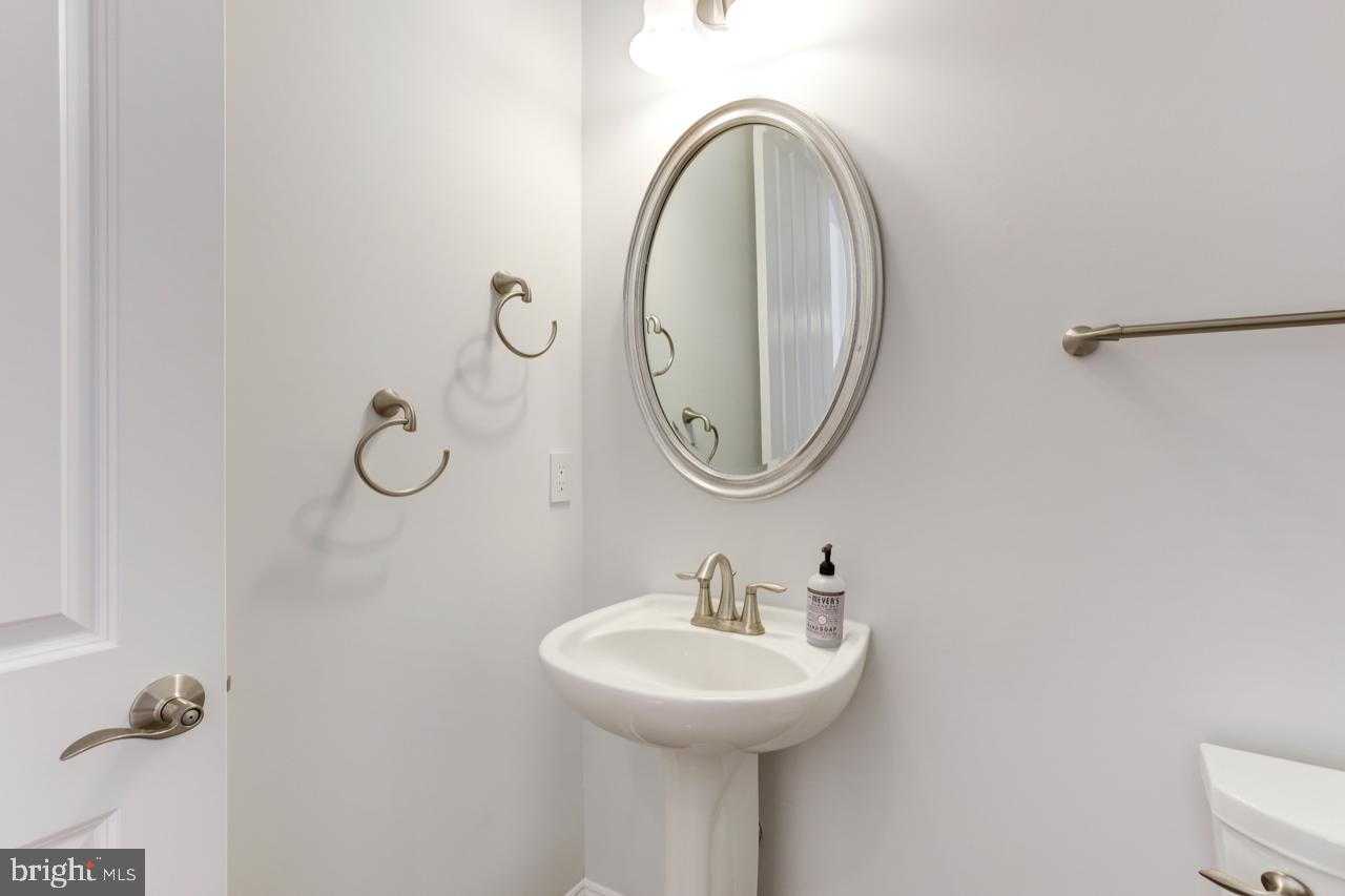 9600 Thistle Ridge Lane Vienna, VA 22182 - Photo 11 of 69 Powder Room (Main Level)