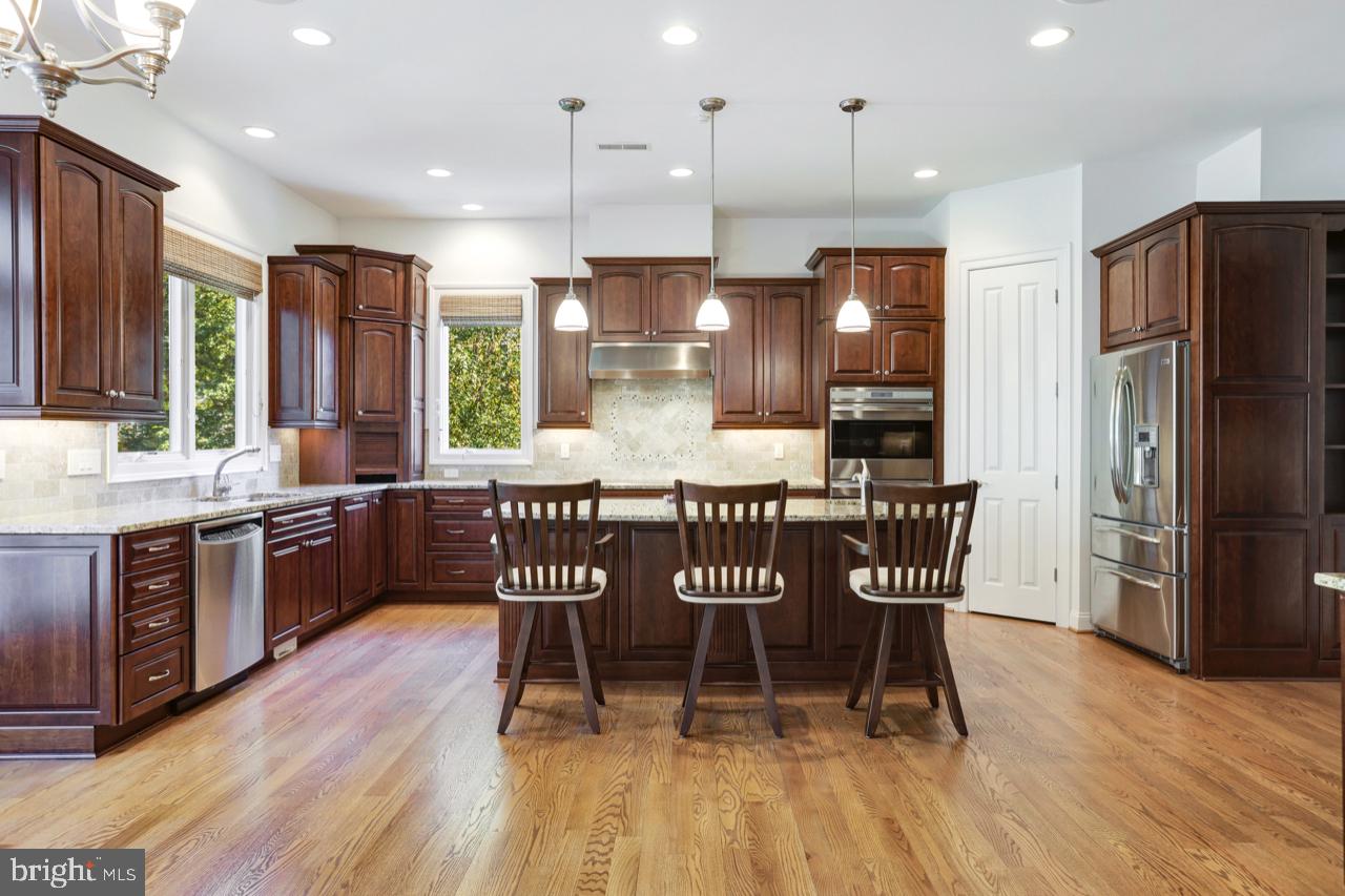 9600 Thistle Ridge Lane Vienna, VA 22182 - Photo 16 of 69 Gourmet Kitchen