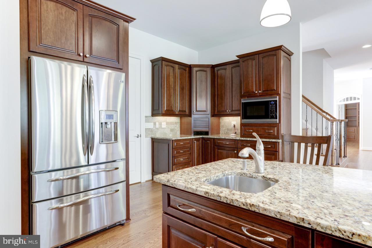 9600 Thistle Ridge Lane Vienna, VA 22182 - Photo 18 of 69 Gourmet Kitchen - Stainless Steel Appliances
