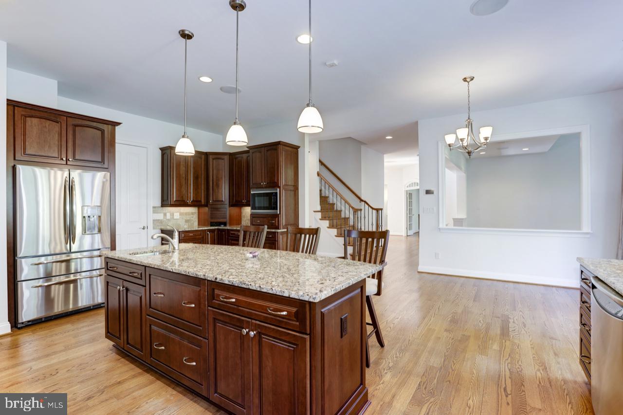 9600 Thistle Ridge Lane Vienna, VA 22182 - Photo 20 of 69 Gourmet Kitchen - Rich Wood Cabinetry