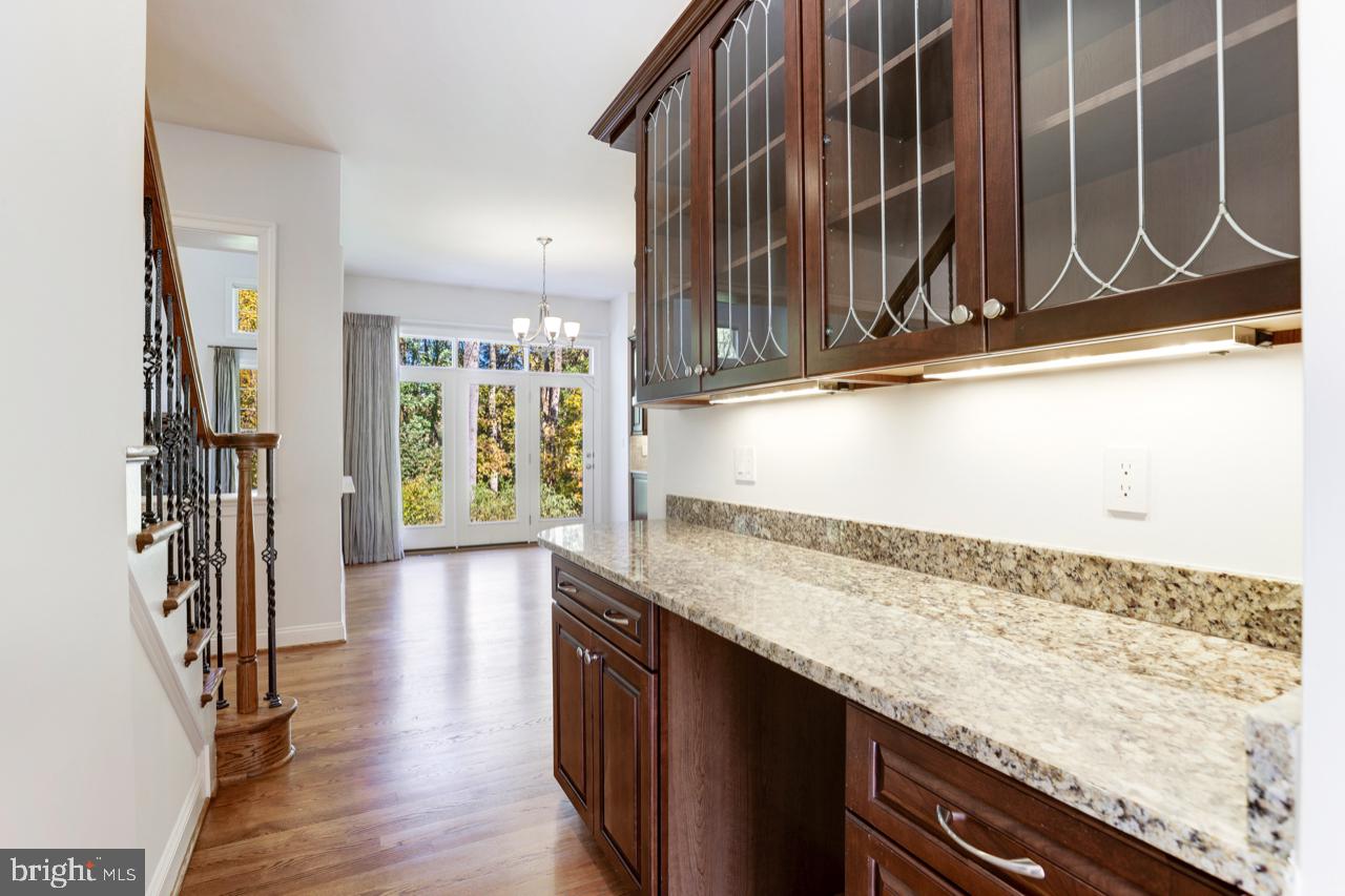 9600 Thistle Ridge Lane Vienna, VA 22182 - Photo 23 of 69 Butler's Pantry