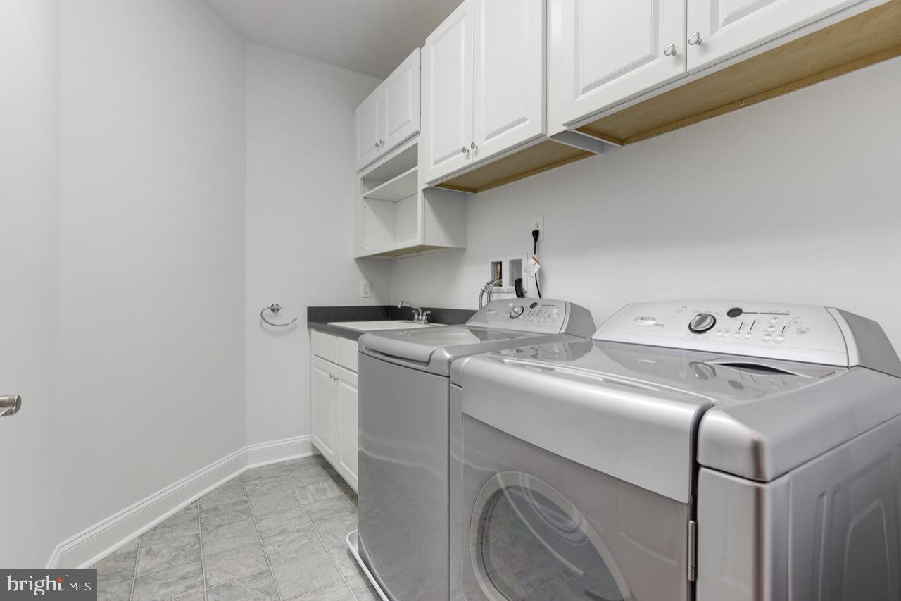 9600 Thistle Ridge Lane Vienna, VA 22182 - Photo 35 of 69 Laundry Room - 1st Upper Level