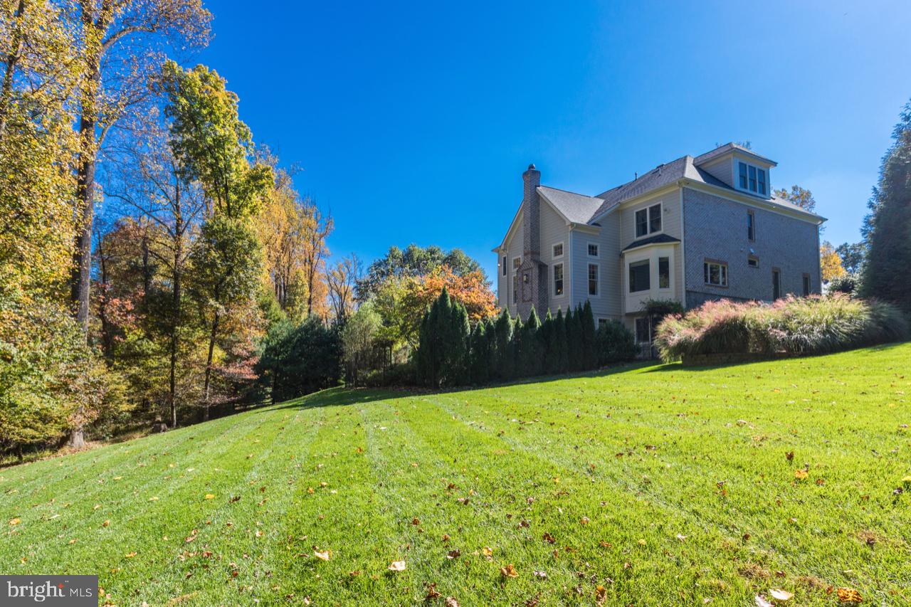 9600 Thistle Ridge Lane Vienna, VA 22182 - Photo 63 of 69 Exterior Rear - Lush Green Lawn